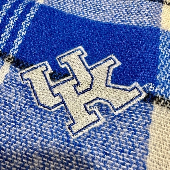 ZOOZATZ, WOMENS, NWOT, UNIVERSITY OF KENTUCKY, FRINGED BLANKET SCARF. - Picture 2 of 5
